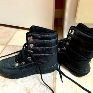 Quilted tie up boots